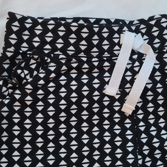 Carter's/OshKosh  shorts & top size 2T - Picture 4 of 5